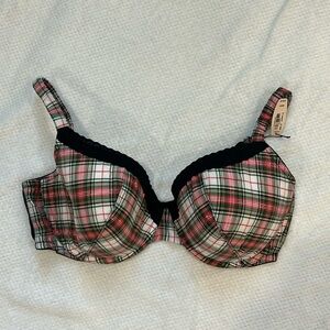 Victoria’s Secret Christmas bra size 38DD/ red green, white and black